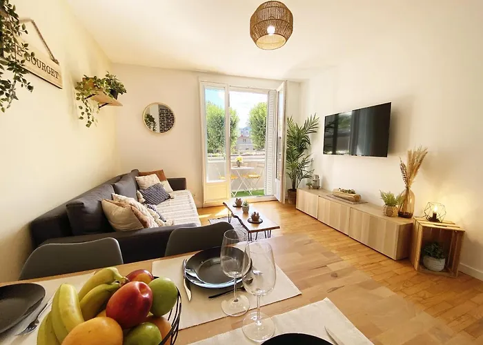 Le Bourget, Grand Appartement Proche Du Centre